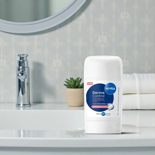 Desodorante Nivea Derma Control tono uniforme en barra femenino - 50 g