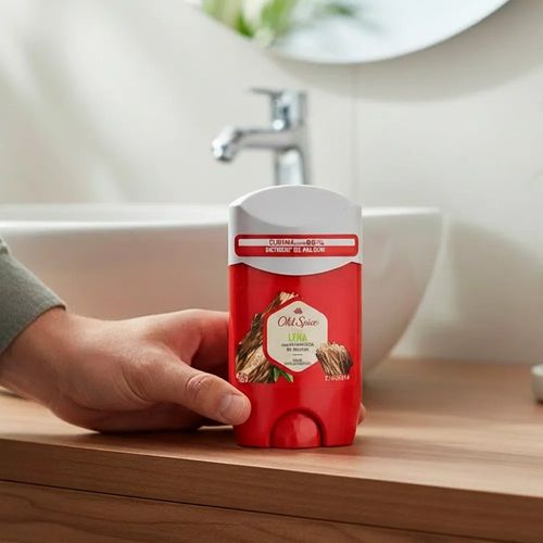Antitranspirante en barra Old Spice leña con fragancia de menta - 50 g